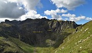 68 A picco sulla sottostante conca di Val Salmurano